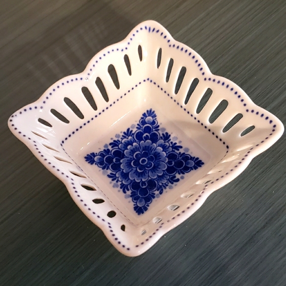 Delft Handpainted Defleur Holland Cobalt Blue & White Ceramic Square Dish Gift - Picture 2 of 8